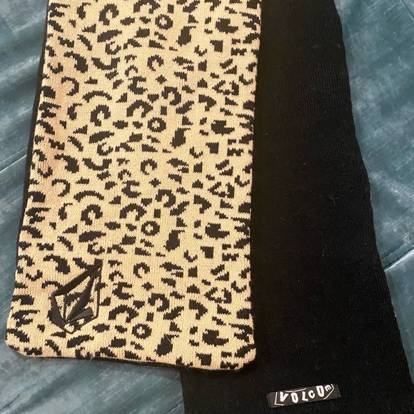 Volcom Accessories - Volcom Cheetah Print Reversable Scarf
